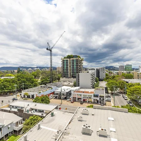 West End 2br Gem With Rooftop Pool, Balcony & Parking Brisbane