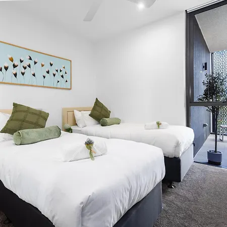 West End 2br Gem With Rooftop Pool, Balcony & Parking Apartment Brisbane
