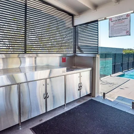 Apartment East Village Collective Poolside Urban Ease 15 Min To Airport