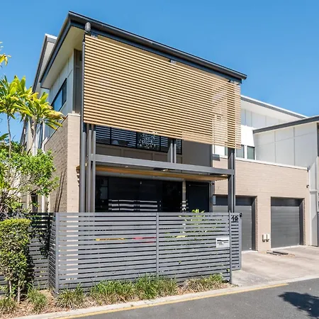 Apartment East Village Collective Poolside Urban Ease 15 Min To Airport *