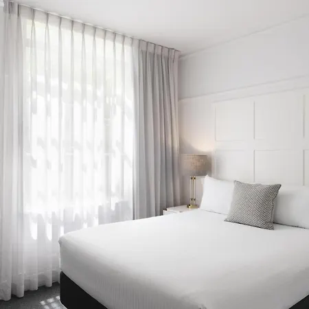 Aparthotel Adina Anzac Square 5*
