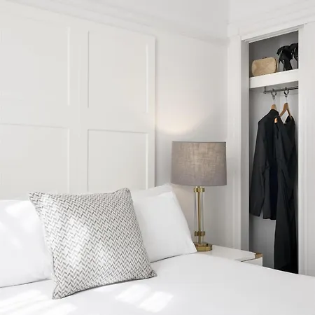 Adina Anzac Square Aparthotel