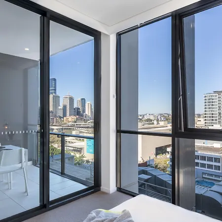 South Bank Beautiful River View Tower Apartment *