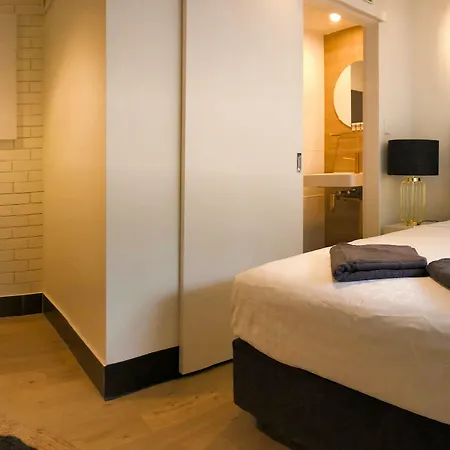 Hostel Quarters *