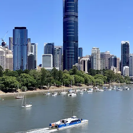 Hamptons Retreat On Level 77 In Skytower * Brisbane