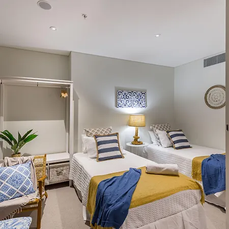 Hamptons Retreat On Level 77 In Skytower Apartment *
