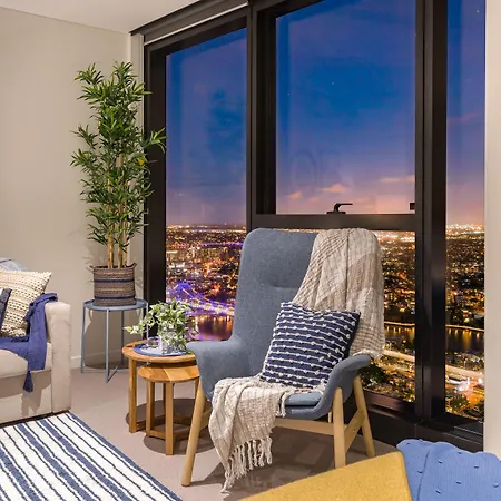 Hamptons Retreat On Level 77 In Skytower Apartment *