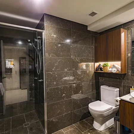 Hamptons Retreat On Level 77 In Skytower Apartment Brisbane
