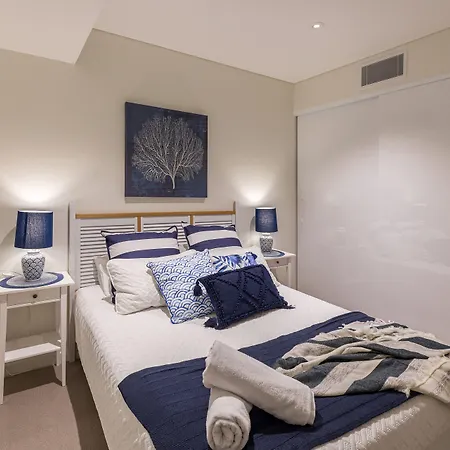 Hamptons Retreat On Level 77 In Skytower * Brisbane