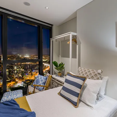 Hamptons Retreat On Level 77 In Skytower * Brisbane