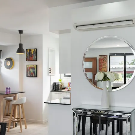Apartment Sophisticated 2-bed With Alfresco Dining
