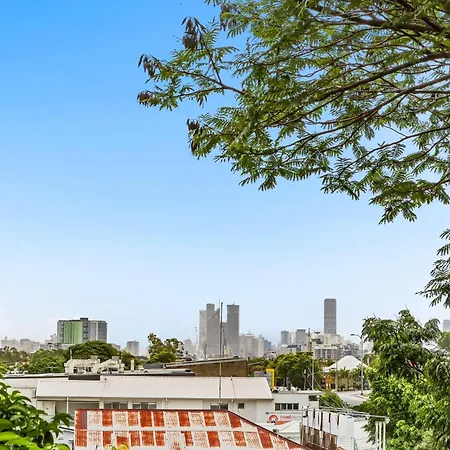 Lovely 3-bed With Alfresco Dining By Amenities Apartment Brisbane