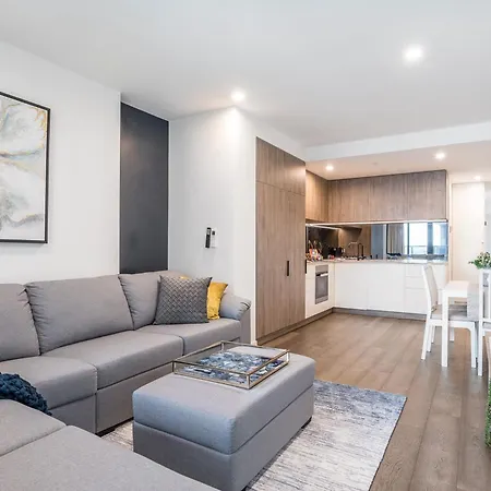 Impeccable 2-bed With Pool & Outdoor Dining *