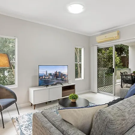 Cosy 2-bed With Pool And Near Qut & Cbd Apartment *