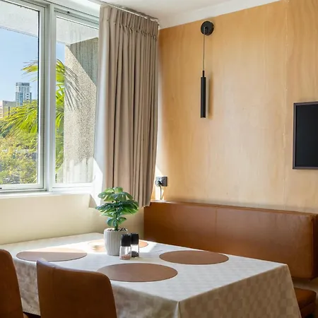 Apartment Quirky Cbd With Pool Sauna And Balcony