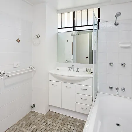 Apartment Cosy Unit With Parking Near New Farm Park & River