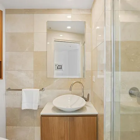 52nd Floor With Panoramic Views Of