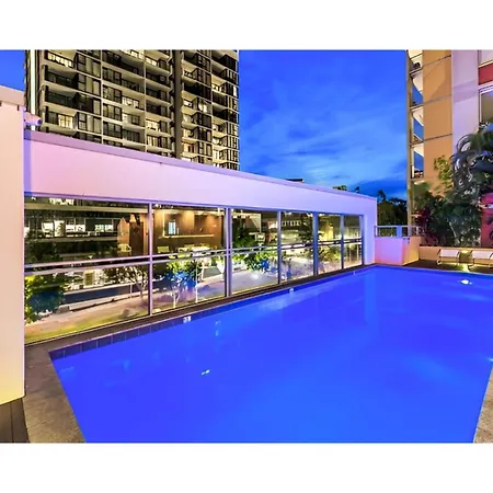 2-bed Near Cbd With Pool Sauna & Bbq Brisbane