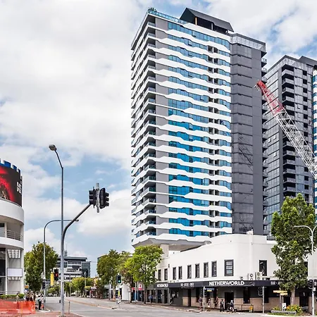 Impeccable 2-bed With Pool & Outdoor Dining Apartment Brisbane