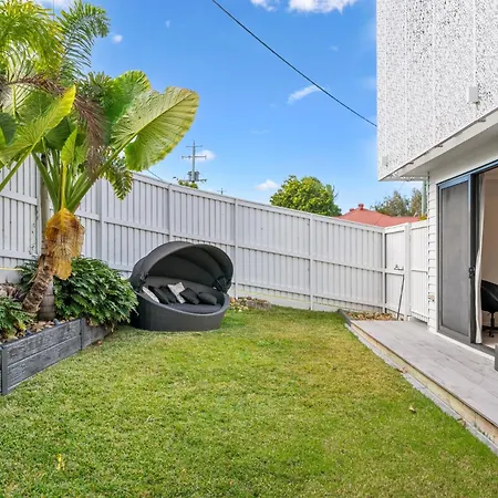 Deluxe 4-bed With Pool & Fire Pit Brisbane