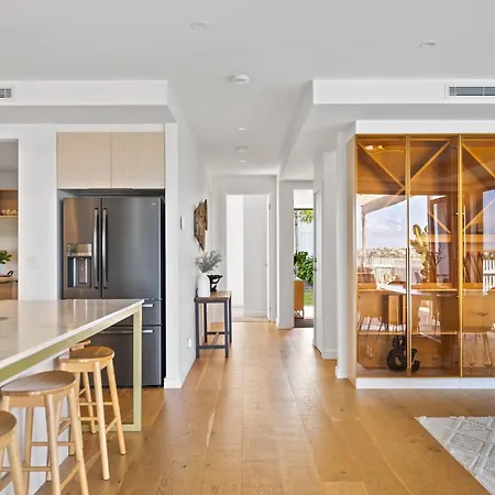Deluxe 4-bed With Pool & Fire Pit Holiday home Brisbane