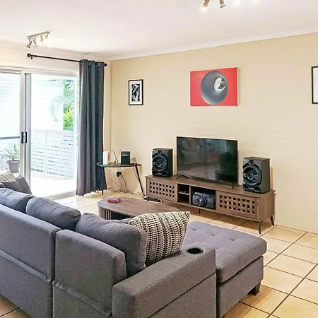 Stylish New Farm Retreat W Parking Walk Cafes & River Holiday home *