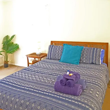 Holiday home Stylish New Farm Retreat W Parking Walk Cafes & River
