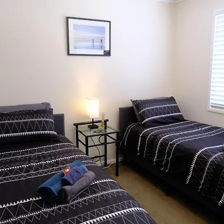 Stylish New Farm Retreat W Parking Walk Cafes & River *