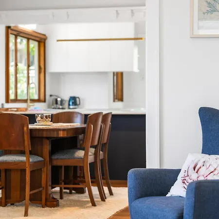 Holiday home Family-friendly In Vibrant West End *