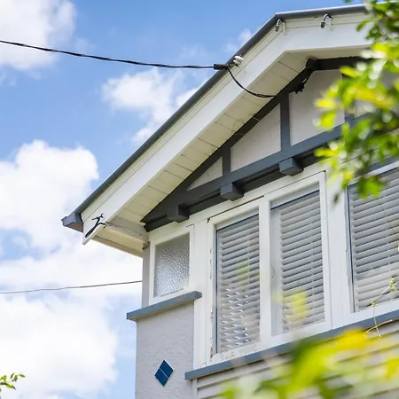 Family-friendly In Vibrant West End Holiday home *
