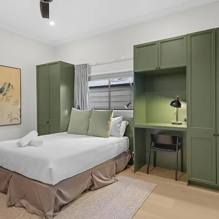 Family-friendly 3-bed In New Farm
