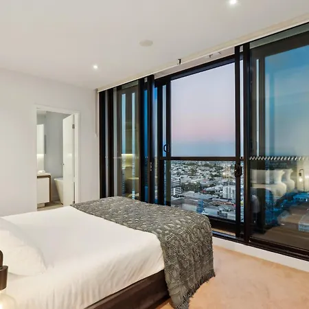 Fortitude Valley 3-bed, Floor And Bridge View Apartment