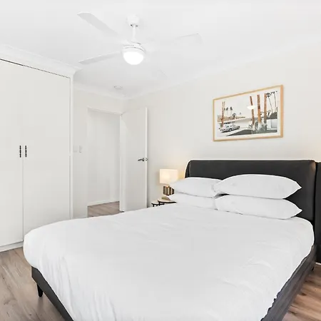 Elegant 2-bed With Balcony By Parks And Amenities Apartment