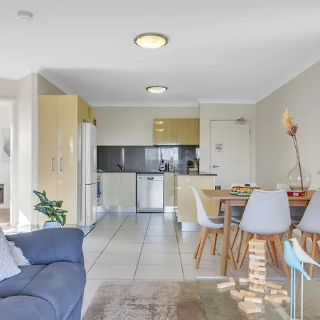 Apartment Bright 2-bed With Private Balcony & Serene View Brisbane