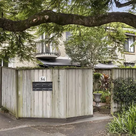 Apartment Charming 2-bed Terrace In Prestigious Ascot *