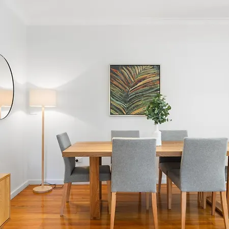 Apartment Bright 3-bed With Garden By Banks Street Reserve *