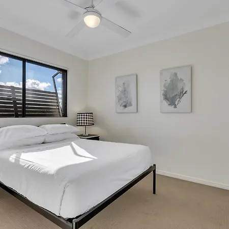 Apartment Bright 2-bed With Private Balcony & Serene View Brisbane