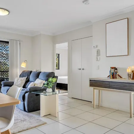 Apartment Bright 2-bed With Private Balcony & Serene View *