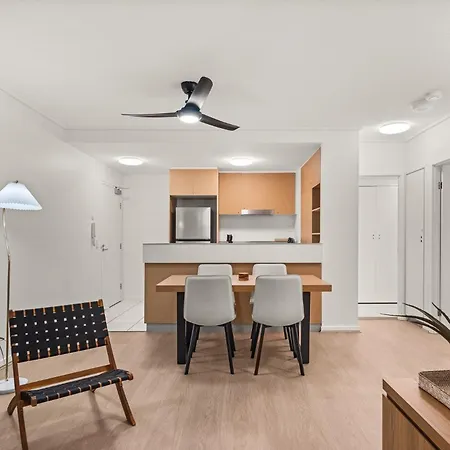Apartment Vibrant 2-bed With Pool And Gym Access