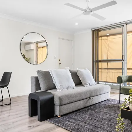 Apartment Elegant 2-bed With Balcony By Parks And Amenities