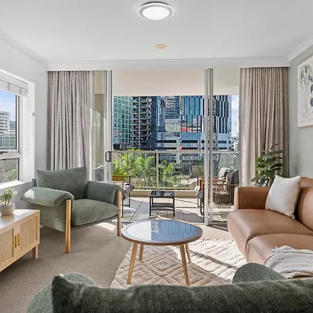 Prime With Pool, Gym And Parking * Brisbane