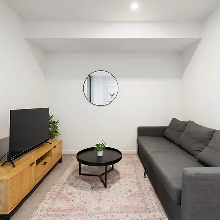 Stunning Views, Location, King Bed, Gym, Pool * Brisbane