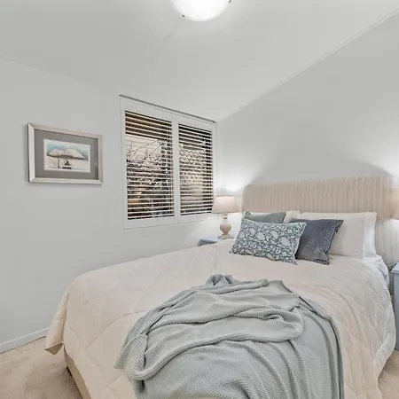 Charming 2-bed Terrace In Prestigious Ascot Apartment