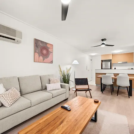 Vibrant 2-bed With Pool And Gym Access Apartment