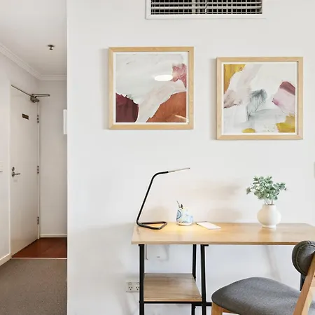 2-bed Abode With Swimming Pool Gym & Views Apartment Brisbane