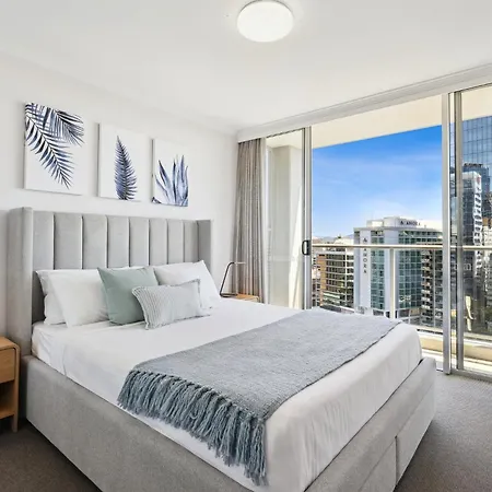 2-bed Abode With Swimming Pool Gym & Views Apartment Brisbane