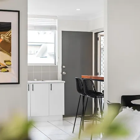 Elegant 2-bed With Balcony By Parks And Amenities Apartment *