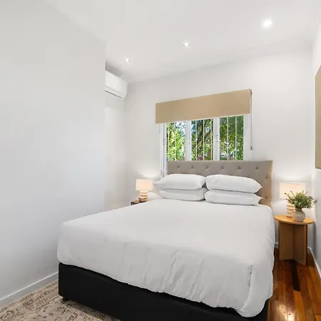 Bright 3-bed With Garden By Banks Street Reserve Brisbane