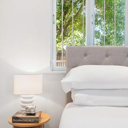 Bright 3-bed With Garden By Banks Street Reserve * Brisbane