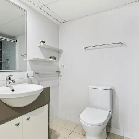 2-bed Abode With Swimming Pool Gym & Views Brisbane